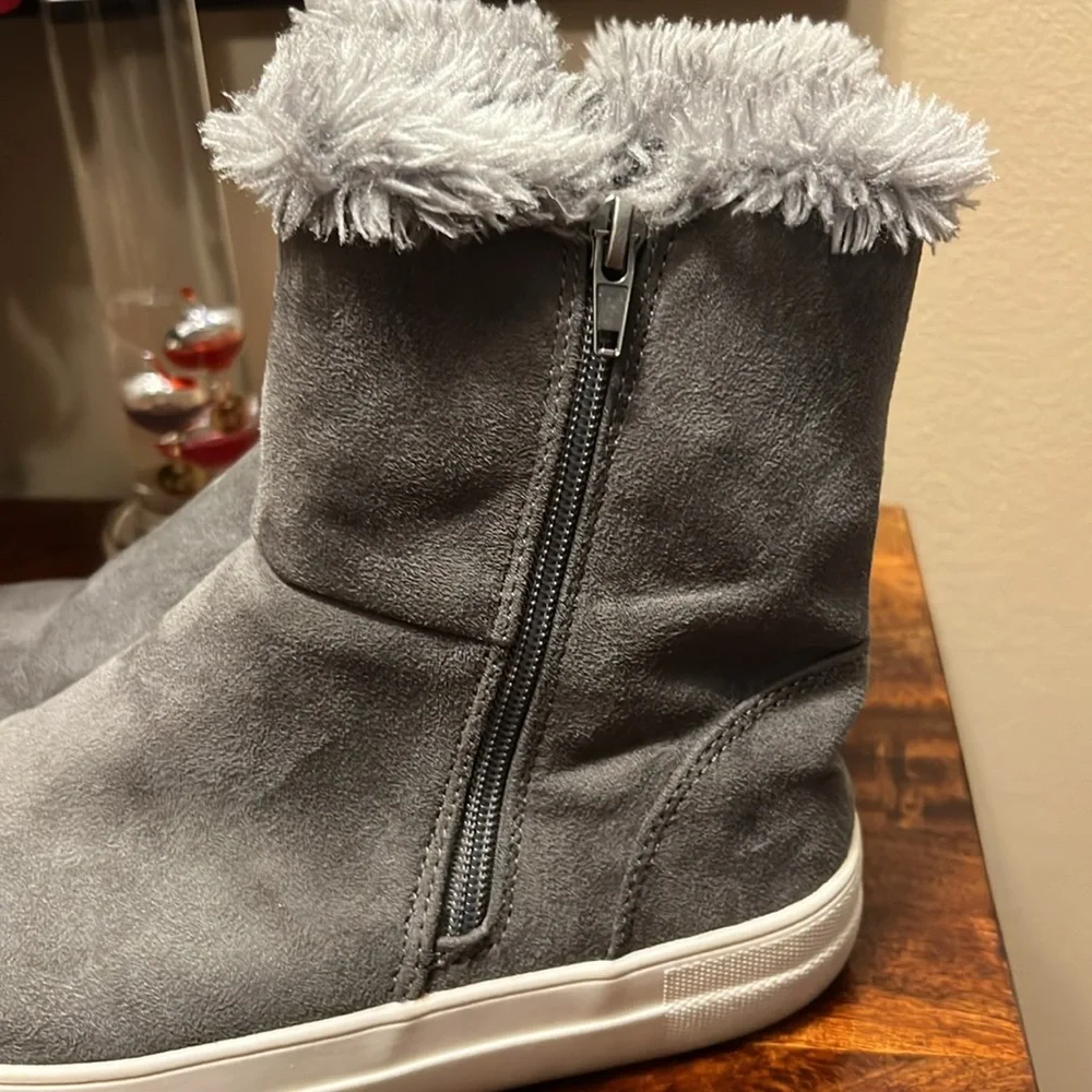 Mia Womens Merion Gray Faux Suede Boots in Size 7.5, EUC
